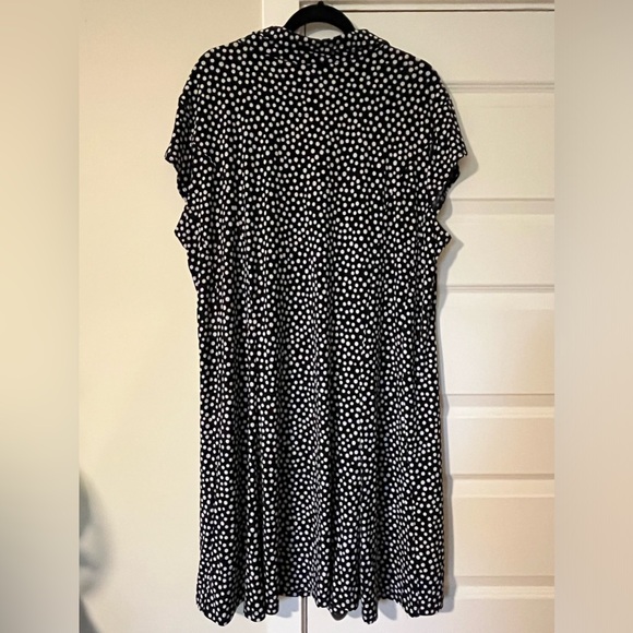 Stretchy polka dot collared dress, size 3X - Picture 2 of 4
